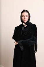 ⁦عباية مخمل W252⁩ - الصورة ⁦3⁩