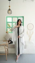 ⁦عباية لينن - رمادي واوف وايت⁩ - الصورة ⁦3⁩